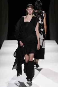 00013-yohji-yamamoto-spring-2026-ready-to-wear-credit-gorunway