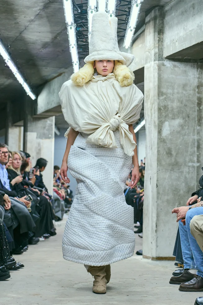 00018-comme-des-garcons-spring-2026-ready-to-wear-credit-gorunway