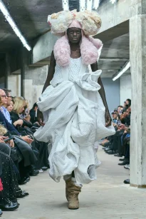 00019-comme-des-garcons-spring-2026-ready-to-wear-credit-gorunway