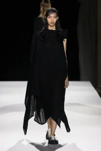 00019-yohji-yamamoto-spring-2026-ready-to-wear-credit-gorunway