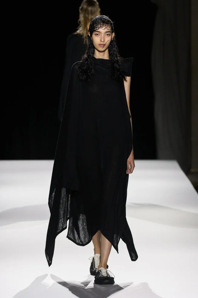 00019-yohji-yamamoto-spring-2026-ready-to-wear-credit-gorunway