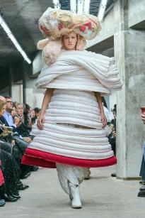 00020-comme-des-garcons-spring-2026-ready-to-wear-credit-gorunway