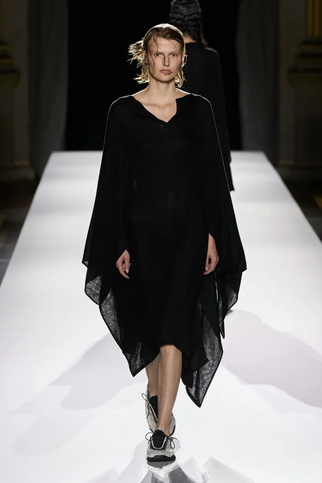 00020-yohji-yamamoto-spring-2026-ready-to-wear-credit-gorunway