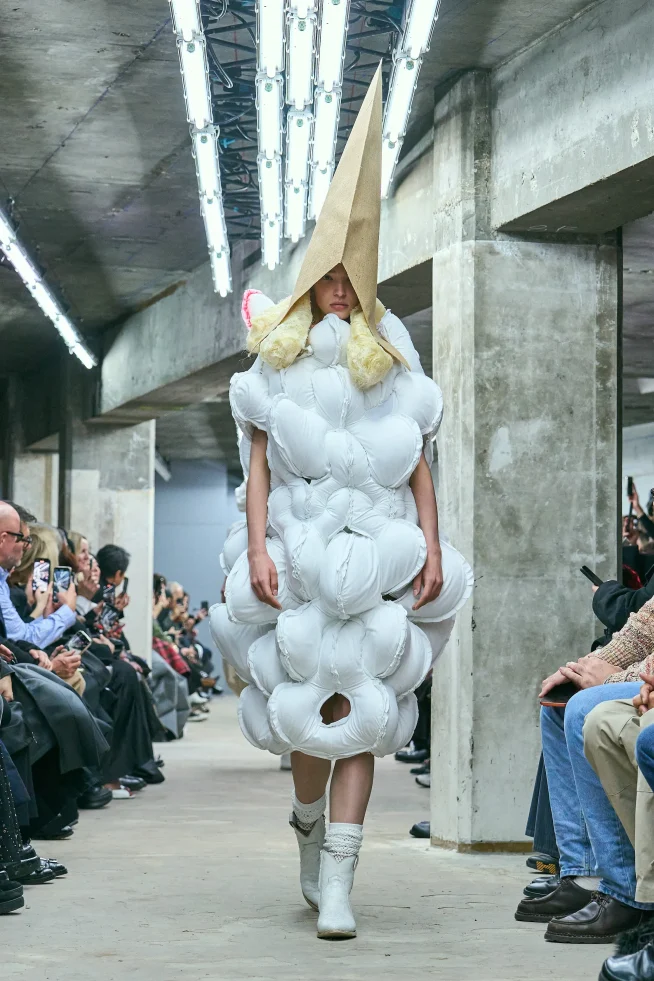 00022-comme-des-garcons-spring-2026-ready-to-wear-credit-gorunway