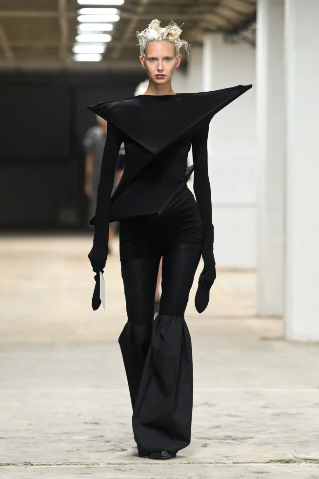 00023-junya-watanabe-spring-2026-ready-to-wear-credit-gorunway