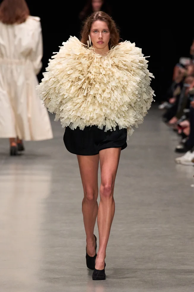00035-stella-mccartney-spring-2026-ready-to-wear-credit-gorunway