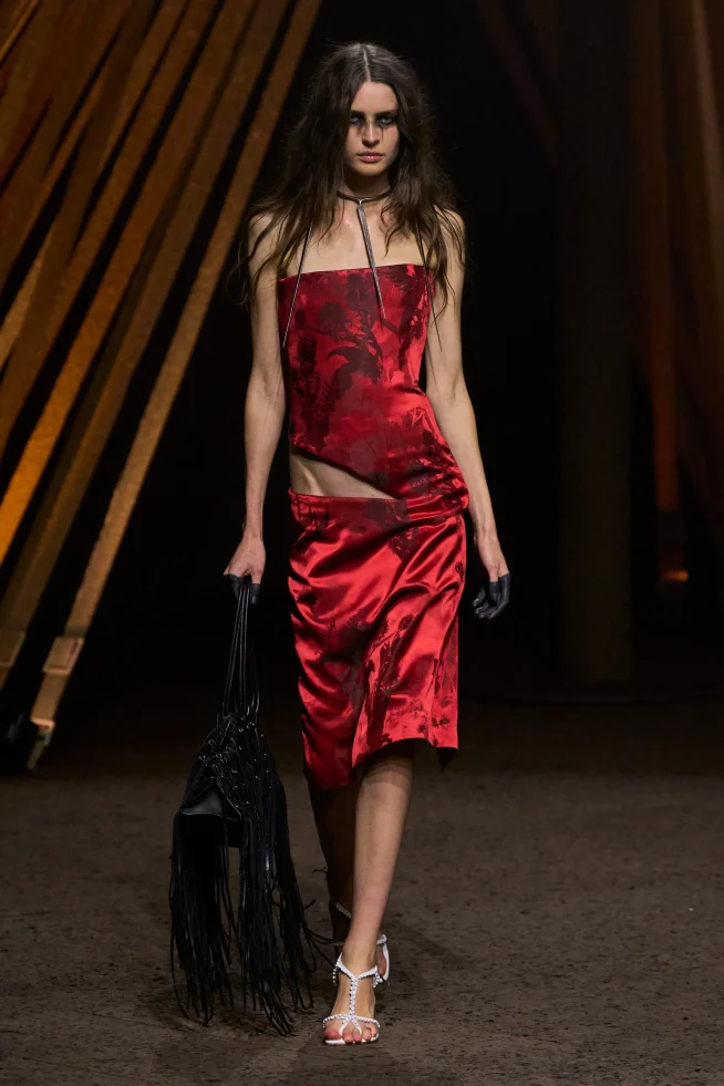 00037-mcqueen-spring-2026-ready-to-wear-credit-gorunway