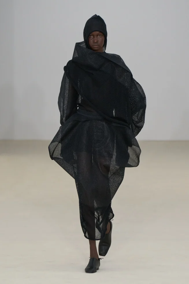 00038-issey-miyake-spring-2026-ready-to-wear-credit-gorunway
