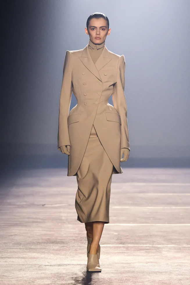 00043-mugler-spring-2026-ready-to-wear-credit-gorunway