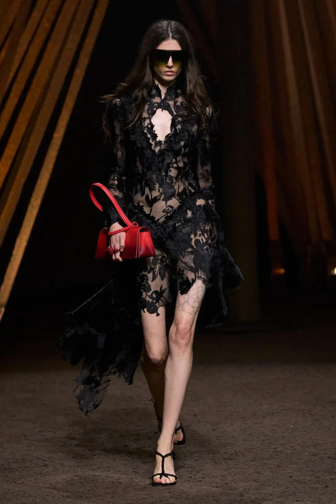 00045-mcqueen-spring-2026-ready-to-wear-credit-gorunway