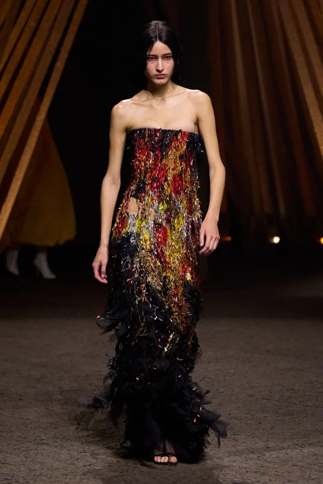00047-mcqueen-spring-2026-ready-to-wear-credit-gorunway