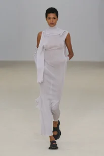00048-issey-miyake-spring-2026-ready-to-wear-credit-gorunway