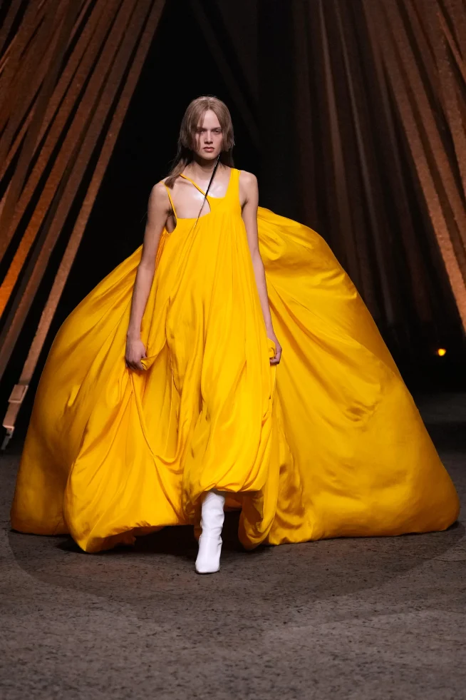 00048-mcqueen-spring-2026-ready-to-wear-credit-gorunway