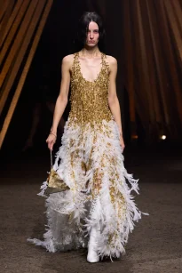 00049-mcqueen-spring-2026-ready-to-wear-credit-gorunway