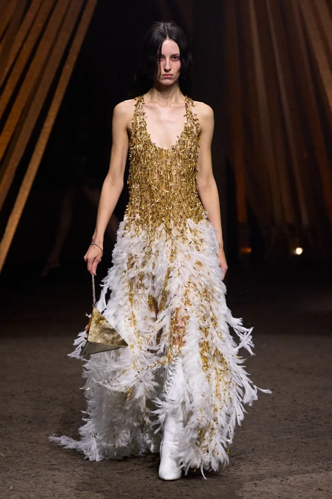 00049-mcqueen-spring-2026-ready-to-wear-credit-gorunway