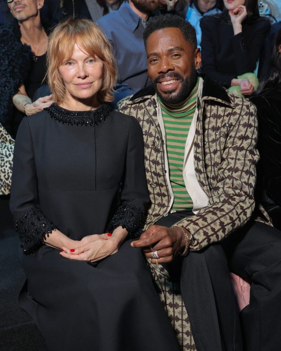 Produções icônicas na Fila A! Celebridades brilham em desfile da Valentino, em Paris
Com diversas referências fashionistas, as estrelas do universo da moda marcaram presença durante o desfile da maison italiana