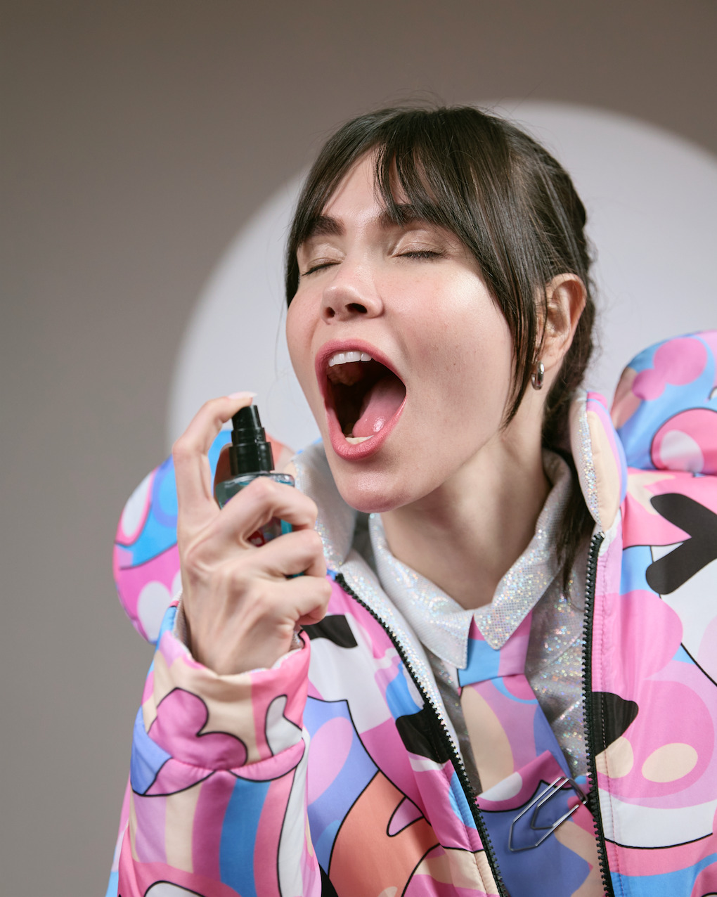<h1><b>Dario Mittmann e Closeup lançam collab inédita no SPFW: o spray bucal que virou acessório fashion</b></h1>
<p> </p>

