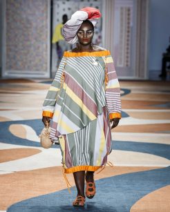 Foz

SPFW N60

Foto: Ze Takahashi/ @agfotosite