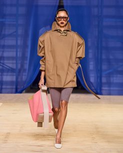 FRANCESCA

Debut Outono 2025

foto: Zé Takahashi