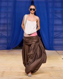 FRANCESCA

Debut Outono 2025

foto: Zé Takahashi