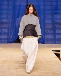 FRANCESCA

Debut Outono 2025

foto: Zé Takahashi