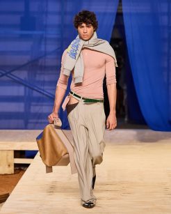 FRANCESCA

Debut Outono 2025

foto: Zé Takahashi