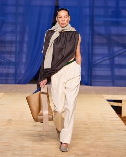 FRANCESCA

Debut Outono 2025

foto: Zé Takahashi