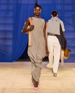 FRANCESCA

Debut Outono 2025

foto: Zé Takahashi