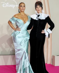 Kim Kardashian e Kris Jenner na estreia de 'All's Fair' - Getty Images