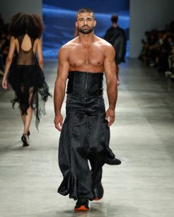 Lino Villaventura - SPFW N60 - 
Foto: Ze Takahashi / @agfotosite