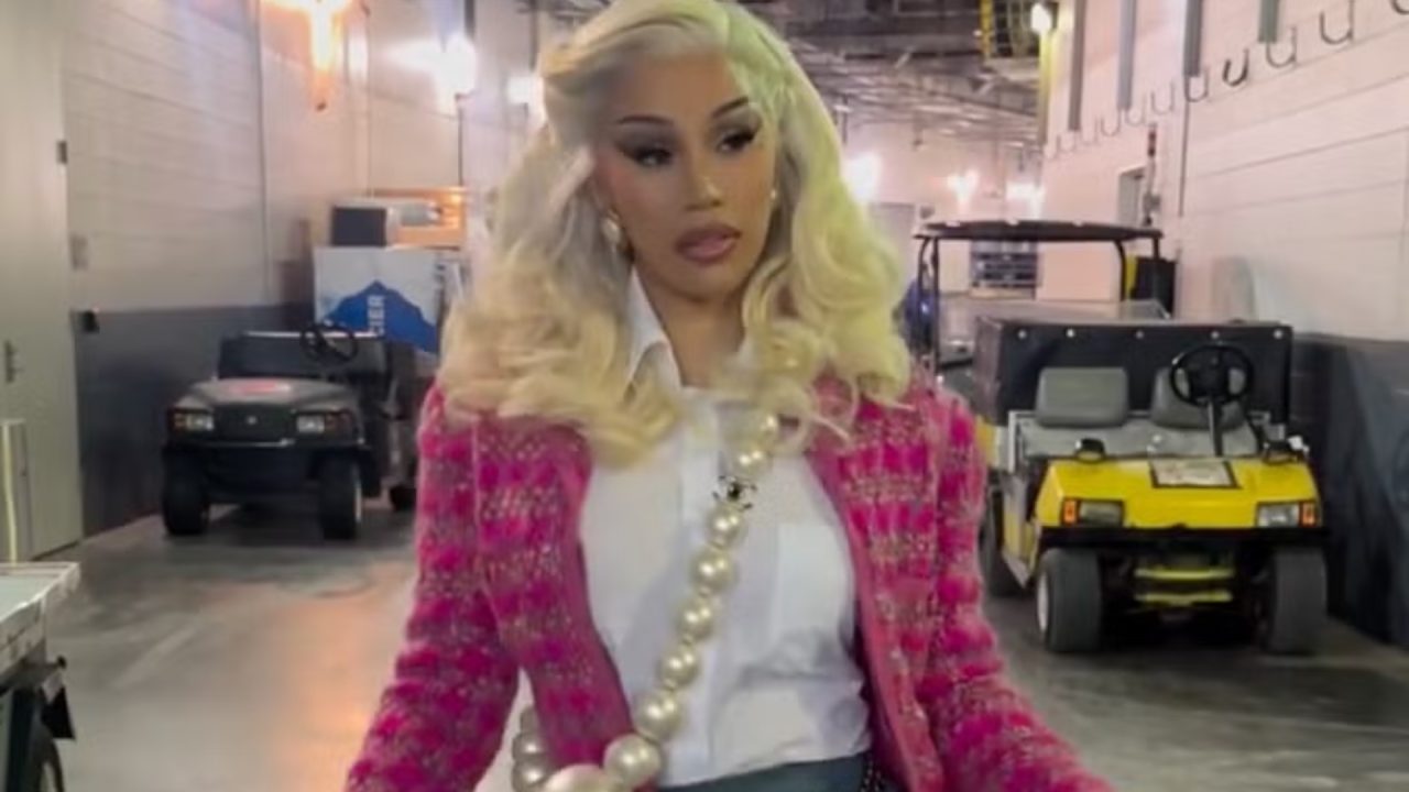 Look Cardi B da Chanel