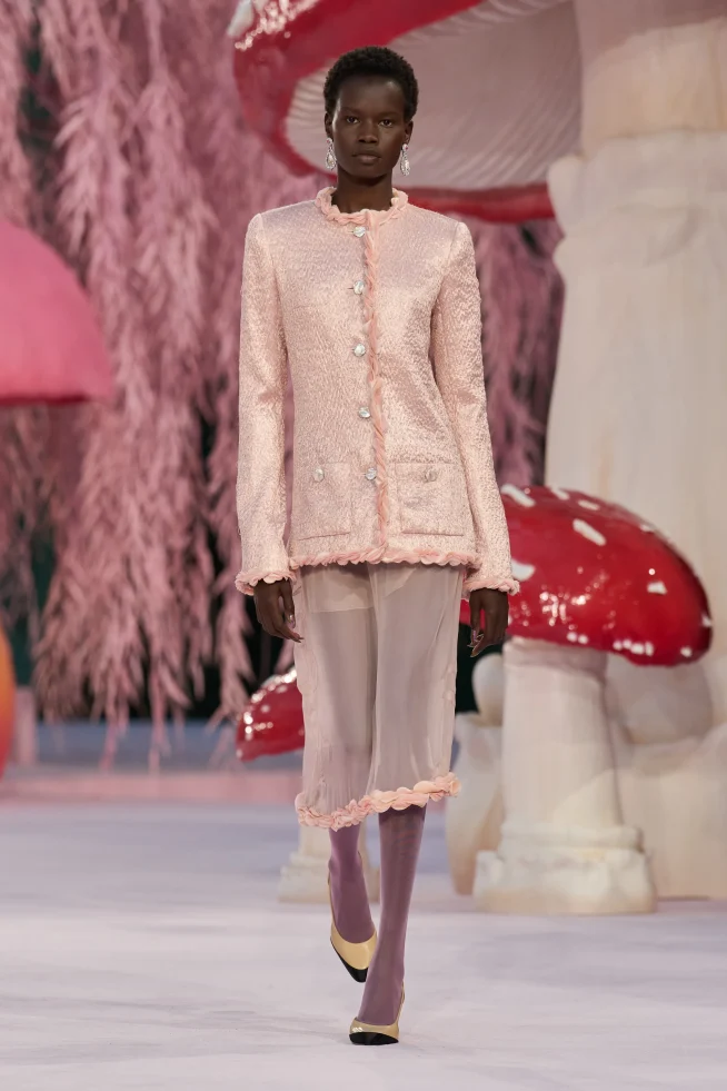 00014-chanel-spring-2026-couture-credit-gorunway