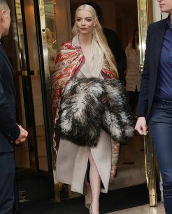 Estrelas marcam presença no Front Row da Dior durante Semana de Alta-Costura de Paris