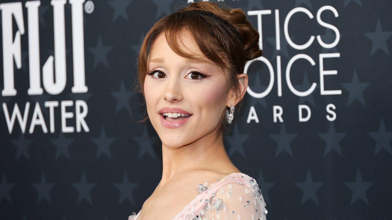 Ariana Grande brilha no Critics’ Choice Awards