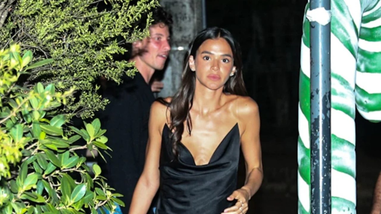 Bruna Marquezine é vista saindo da casa de Shawn Mendes