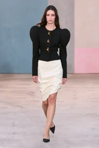 00046-carolina-herrera-fall-2026-ready-to-wear-credit-gorunway