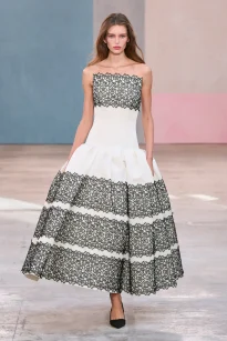 00064-carolina-herrera-fall-2026-ready-to-wear-credit-gorunway