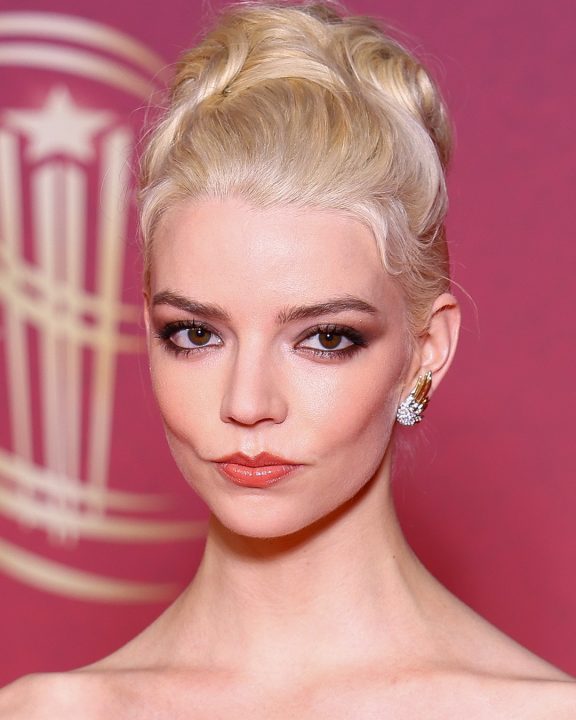 Anya Taylor-Joy com vestido da Dior