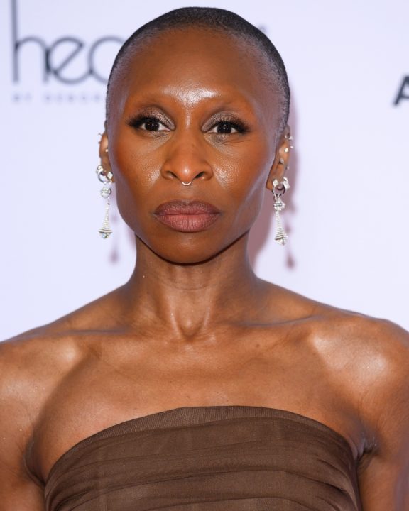 Cynthia Erivo aposta em look da Balenciaga