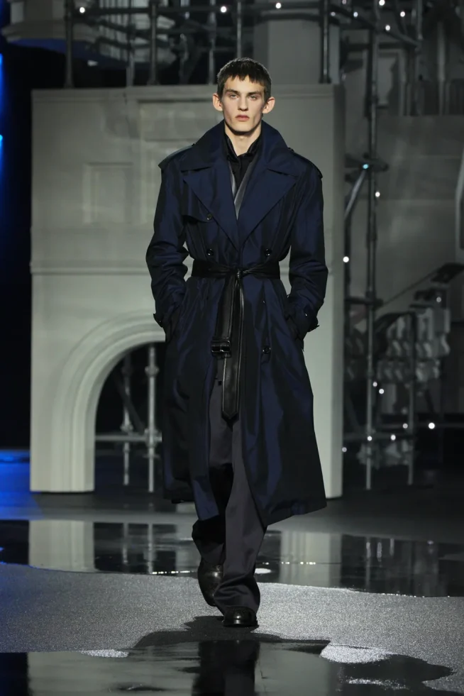 DT_BURBERRY_2026_W26_SHOW_RUNWAY_LOOK_FRONT_02__RGB_CROPPED_2x3