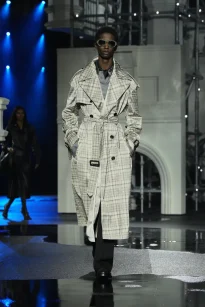 DT_BURBERRY_2026_W26_SHOW_RUNWAY_LOOK_FRONT_04__RGB_CROPPED_2x3