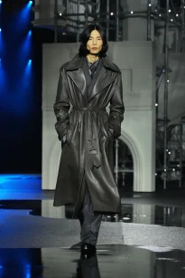 DT_BURBERRY_2026_W26_SHOW_RUNWAY_LOOK_FRONT_07__RGB_CROPPED_2x3