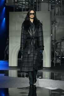 DT_BURBERRY_2026_W26_SHOW_RUNWAY_LOOK_FRONT_08__RGB_CROPPED_2x3