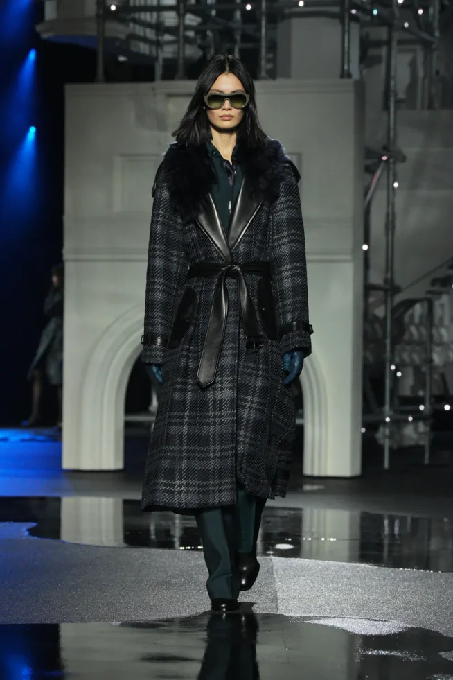 DT_BURBERRY_2026_W26_SHOW_RUNWAY_LOOK_FRONT_08__RGB_CROPPED_2x3