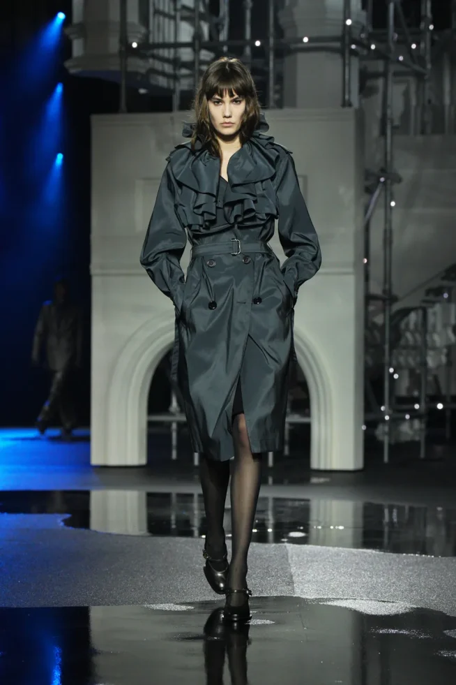 DT_BURBERRY_2026_W26_SHOW_RUNWAY_LOOK_FRONT_10__RGB_CROPPED_2x3