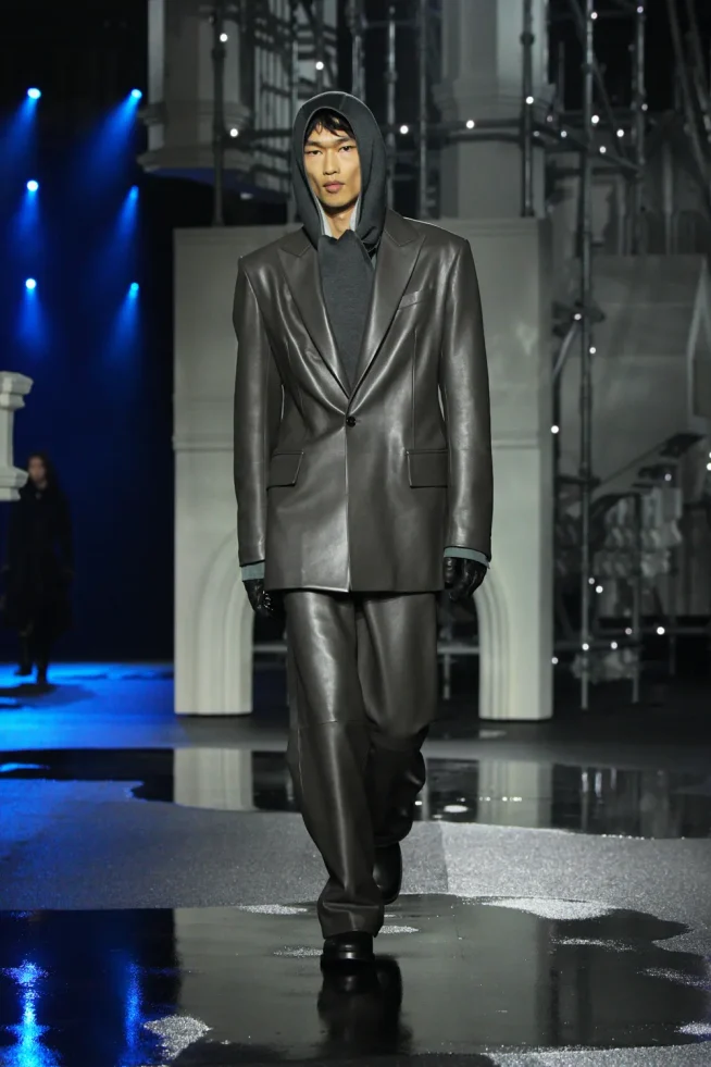 DT_BURBERRY_2026_W26_SHOW_RUNWAY_LOOK_FRONT_12__RGB_CROPPED_2x3