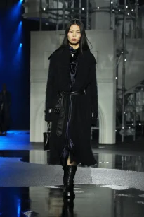 DT_BURBERRY_2026_W26_SHOW_RUNWAY_LOOK_FRONT_13__RGB_CROPPED_2x3