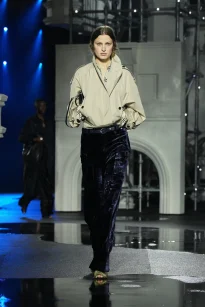 DT_BURBERRY_2026_W26_SHOW_RUNWAY_LOOK_FRONT_14__RGB_CROPPED_2x3