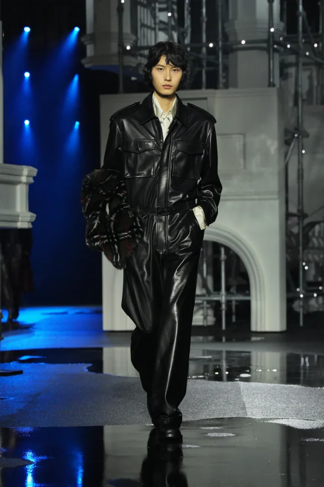 DT_BURBERRY_2026_W26_SHOW_RUNWAY_LOOK_FRONT_17__RGB_CROPPED_2x3