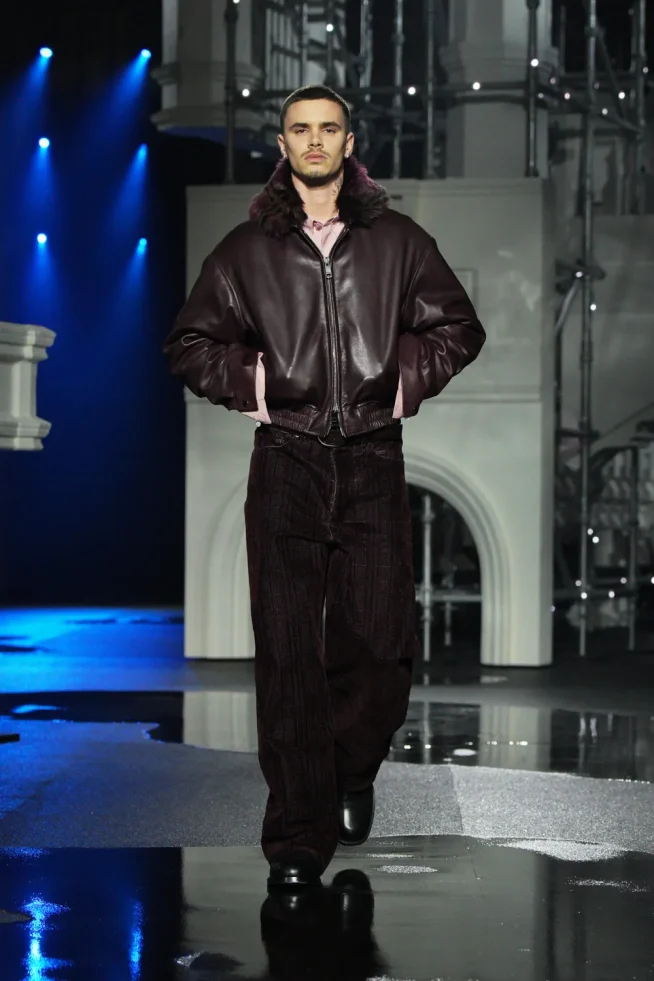 DT_BURBERRY_2026_W26_SHOW_RUNWAY_LOOK_FRONT_19__RGB_CROPPED_2x3